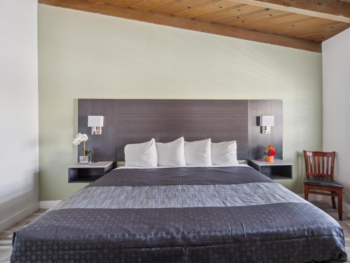 Discovery Inn Monterey Bay Seaside Esterno foto